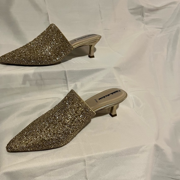 Never worn - great condition - Picture 2 of 2